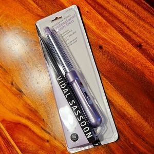 Vidal Sasson professional brush iron 3/4" barrel NWT